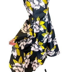 Adrianna Papell womens dress  size 12  side pockets 38ch  32W 42H  46Long